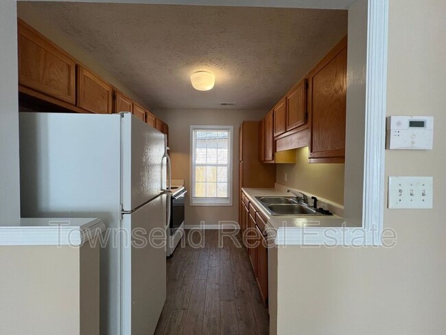 Foto del edificio - 566 Crooked Creek Ct