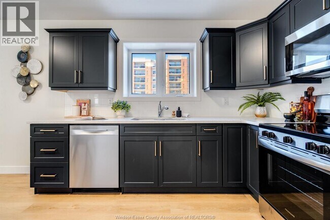 Building Photo - 4 Bruce Ave