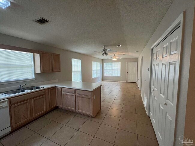 Building Photo - 8018 Heirloom Dr