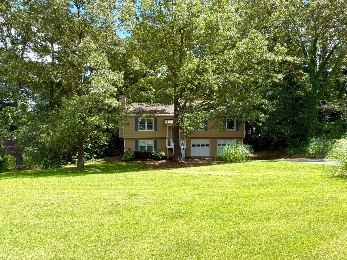 Primary Photo - RENOVATED!!!!Great Location with Desirable...