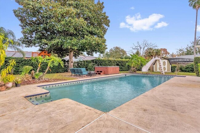 Building Photo - 6419 Hidden Dale Ave