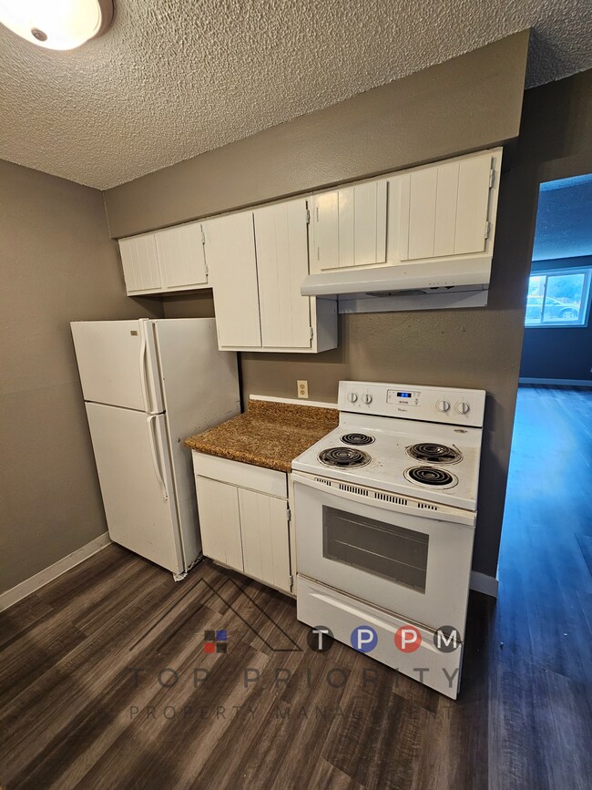 1229 Ravenwood Rd, Waterloo, IA 50702 Apartments in Waterloo, IA