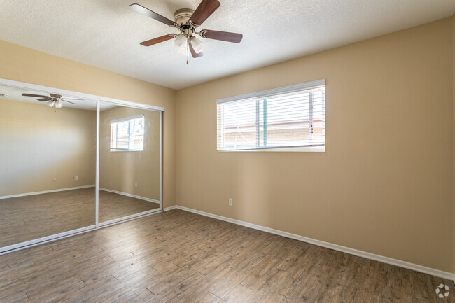 2BR, 1BA - 950SF - Sago Palms