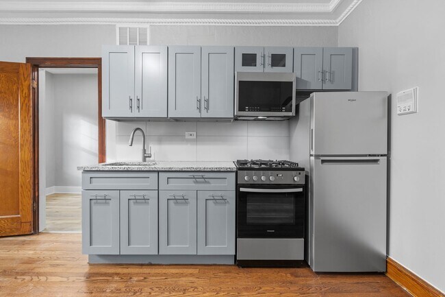 Foto del edificio - Newly Remodeled Vintage Charm with 21st Century : Move In Special for June 2025 $1,070.00