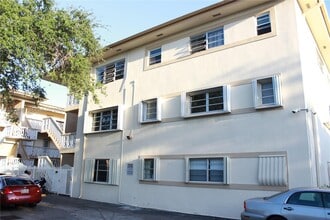 Building Photo - 1958 Monroe St