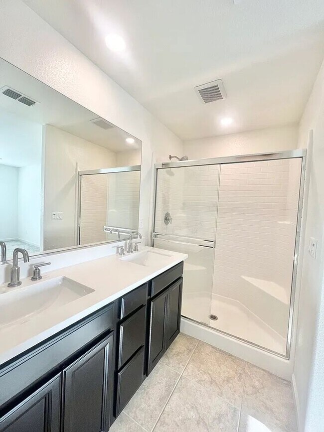 Foto del edificio - Spacious 4 Bedroom Home in West Roseville ...