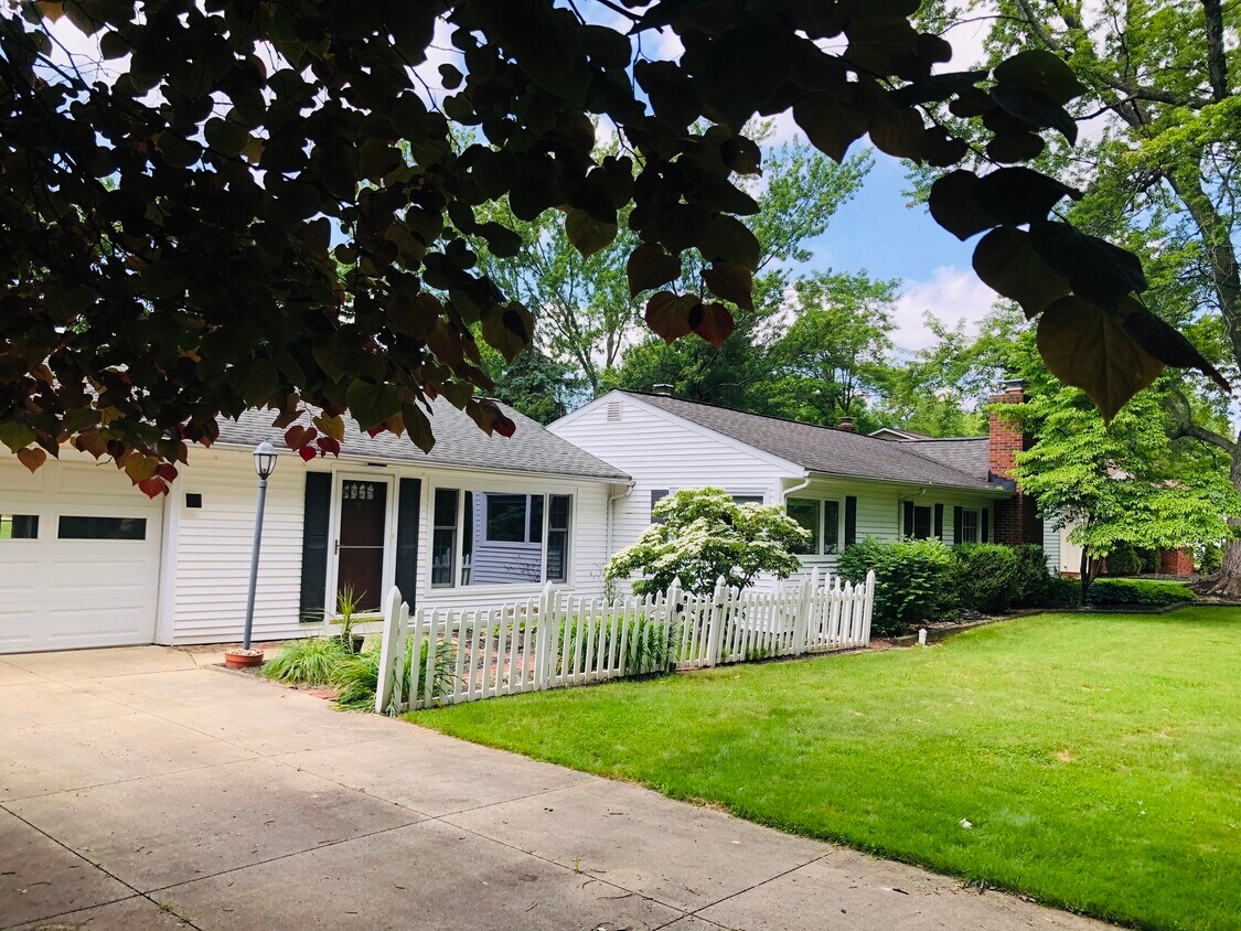 5044 Medhurst Ave, Solon, OH 44139 House Rental in Solon, OH