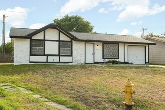 Building Photo - 7306 Glen Hart
