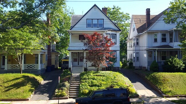 Building Photo - 32 Westwood Rd