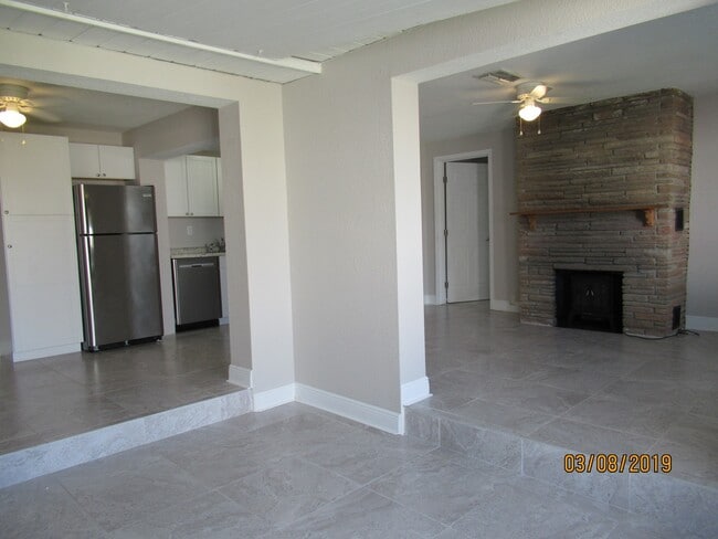 Foto del edificio - 3330 S Peninsula Dr