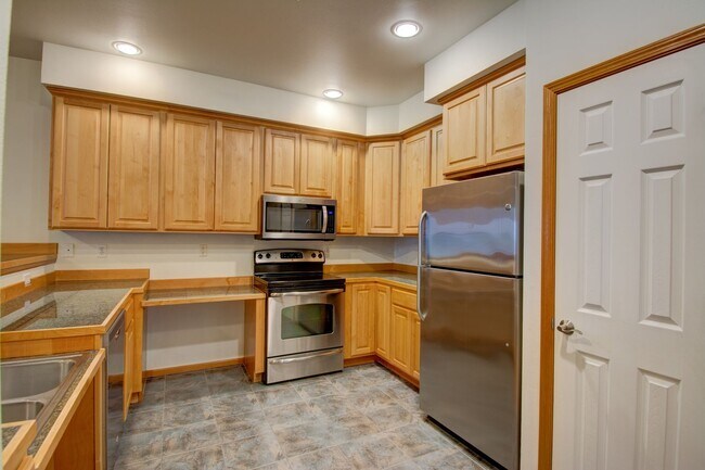 Foto del edificio - Spacious 2 Bed 2 Bath Condo with Private Balcony