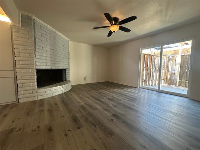Foto del edificio - 15909 Coolwood Dr