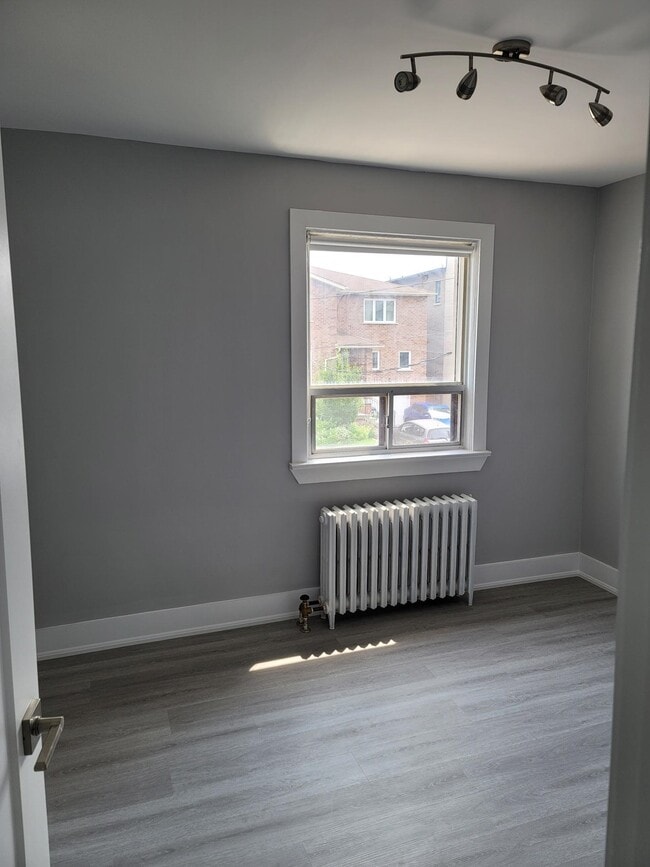 Photo du bâtiment - 1566-1574 Avenue Rd