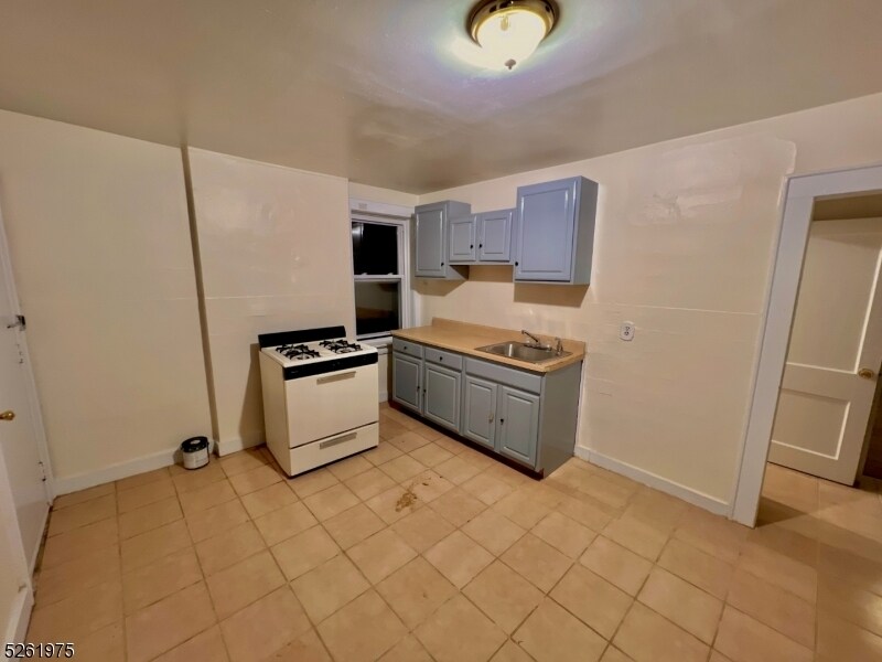 Primary Photo - 255 N Park St