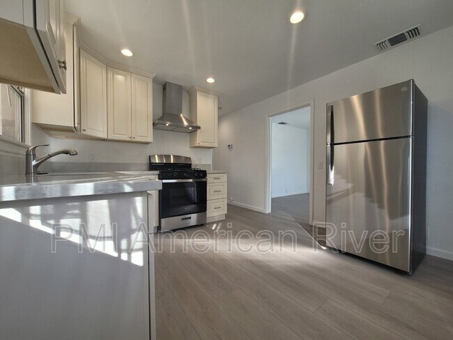 Foto del edificio - 628 Williams St