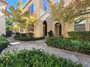 Building Photo - 8428 Crystal Walk Cir