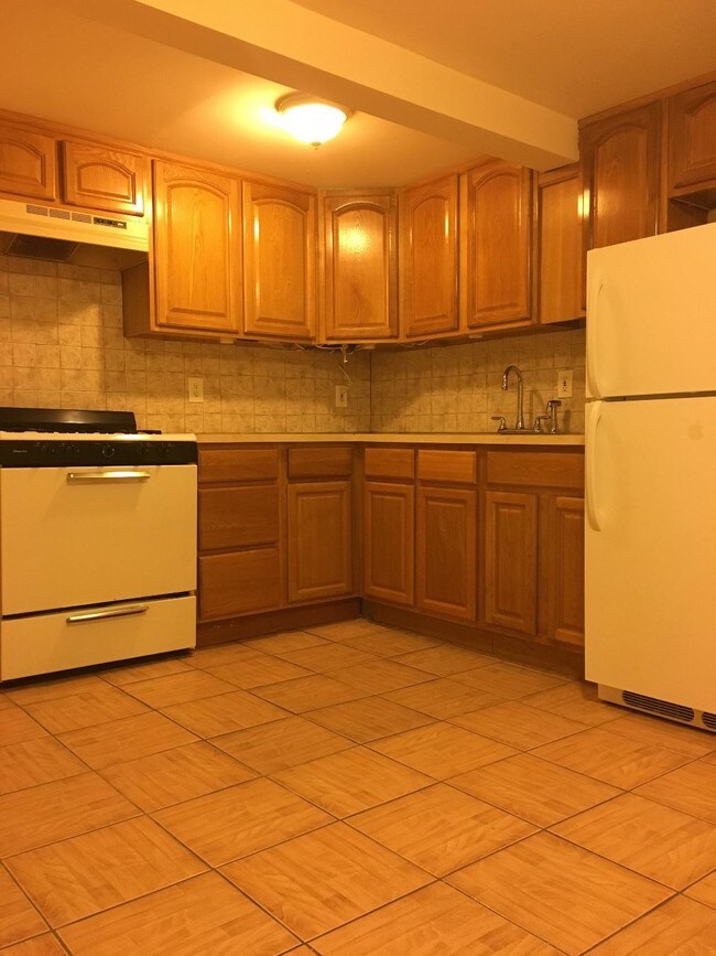 Foto del edificio - 421 E 238th St