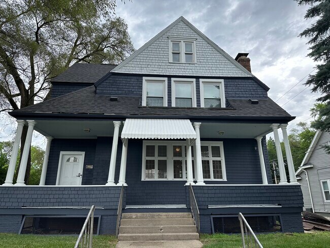 Foto del edificio - 1003 E Washington St