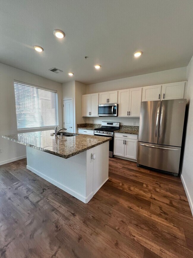 Building Photo - 4706 Black Falcon Way - Stunning Sun Valle...