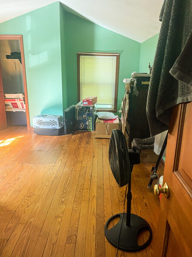 Primary Photo - 19 Parker St