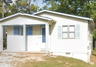 Building Photo - 933 East Ave