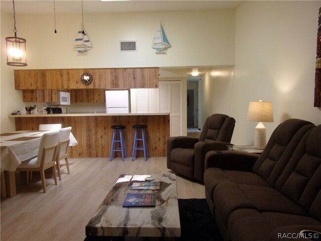 Foto del edificio - 876 Pritchard Island Rd