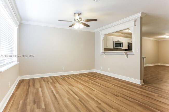 Foto del edificio - 4824 Saratoga Rd
