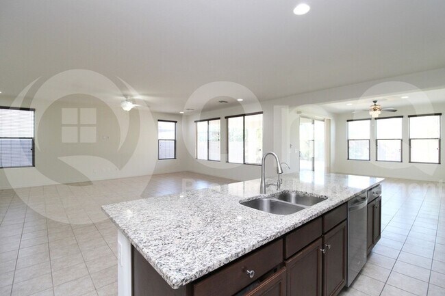 Foto del edificio - 26018 N 52nd Ln