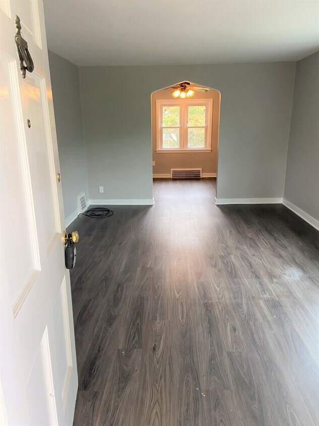 Primary Photo - Newly renovated 3 bedroom house next to Pe...