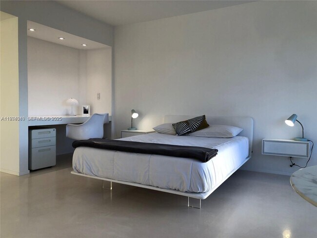 Foto del edificio - 900 Bay Dr