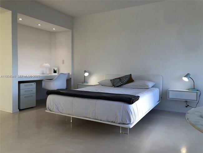 Building Photo - 900 Bay Dr