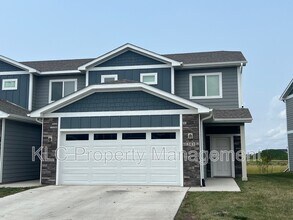 Building Photo - 241 NW Greenway Pl