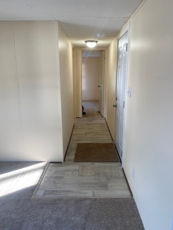 Building Photo - 18 River St