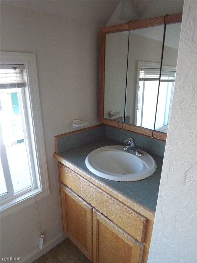 Building Photo - 3 br, 2 bath Apartment - 1825 Harris St Apt 8