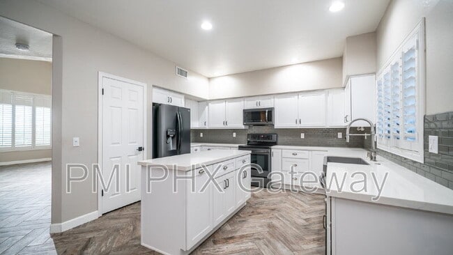 Building Photo - 1891 E Oasis Dr