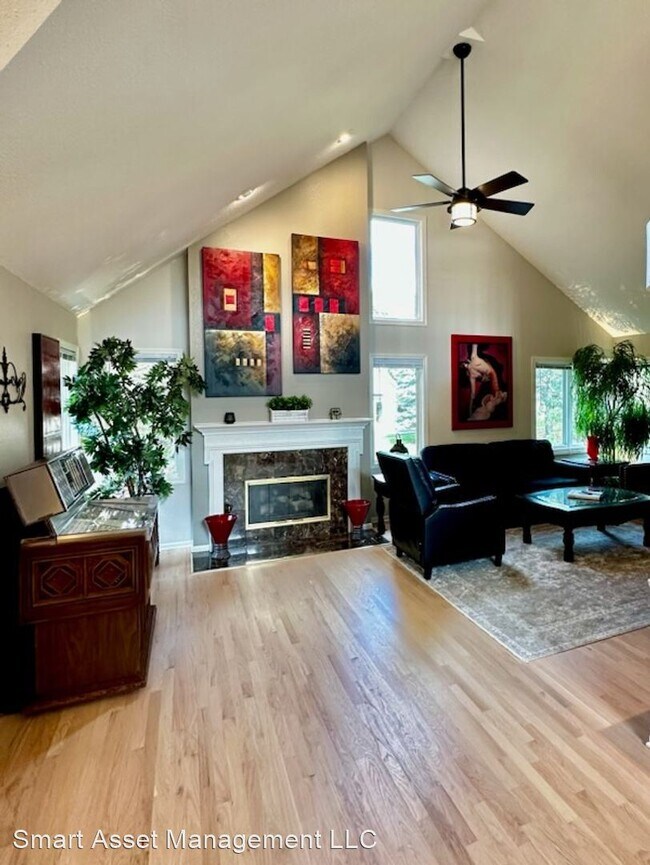 Building Photo - 2 br, 2.5 bath House - N21W24122 Dorcheste...