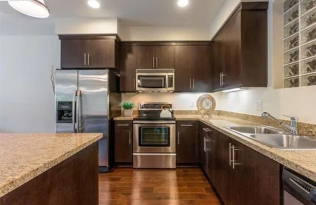 Foto del edificio - 4463 Hyde Cmn