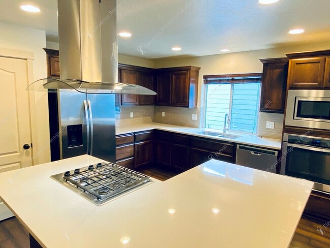 Building Photo - Single-Story 4BR - 2BA Home Near Pilot But...