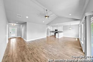 Foto del edificio - 950 Paradise Dr