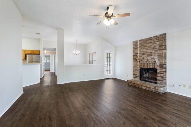 Foto del edificio - 6822 Quail Lake Dr