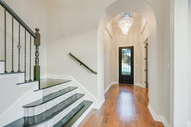 Building Photo - 17100 Yellowstar Dr Cir