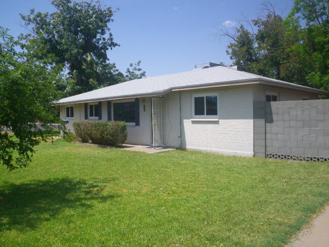 Building Photo - 1402 E Williams St