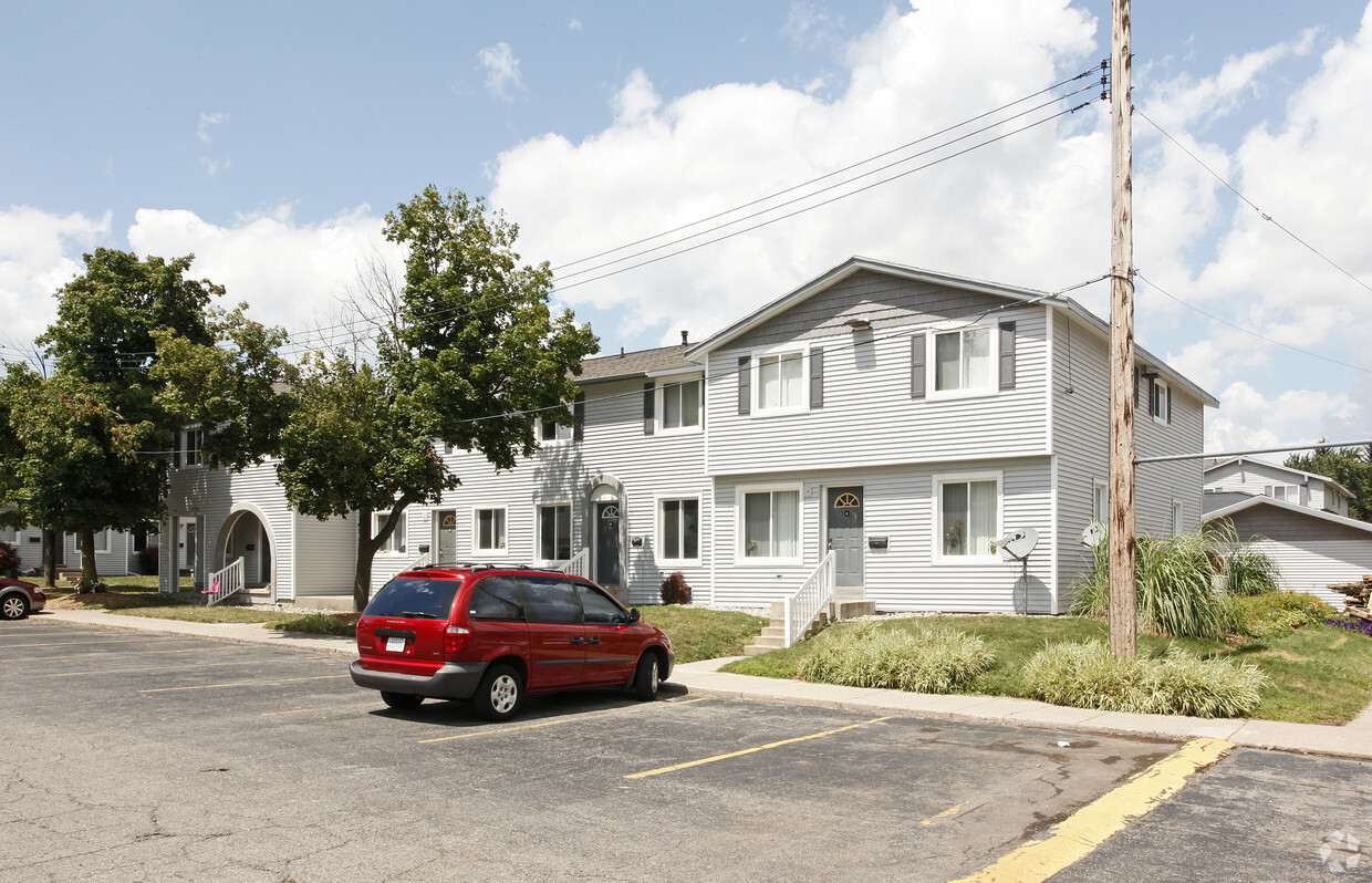 Building Photo - Summer Place Townhouses