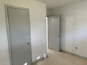 Building Photo - 404 James St