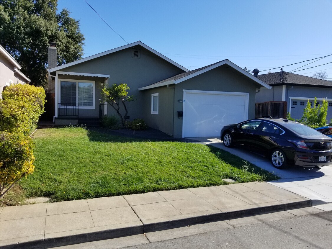 Primary Photo - 1569 Alameda
