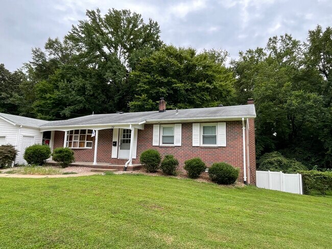 Foto del edificio - 32 Garfield Dr