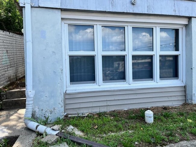 Building Photo - 524 Atwood Ave