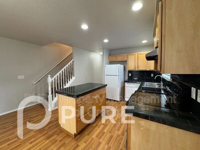 Foto del edificio - 5740 SE Lexington St