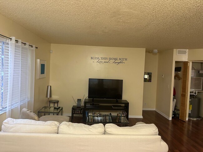 Foto del edificio - Fully Furnished 1-Bedroom Retreat in Windm...