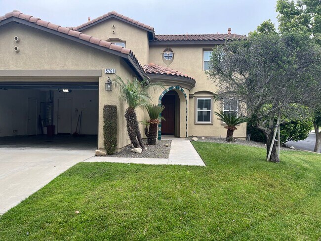 Foto del edificio - Beautiful Corner lot home in gated community.